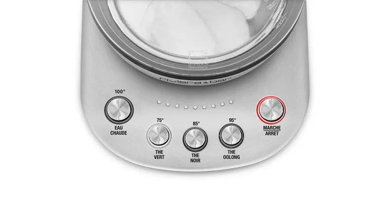 Hier ein Vorschlag für einen Alternativtext: Detailansicht eines elektrischen Wasserkochers von Riviera & Bar mit Knöpfen zur Temperatureinstellung.